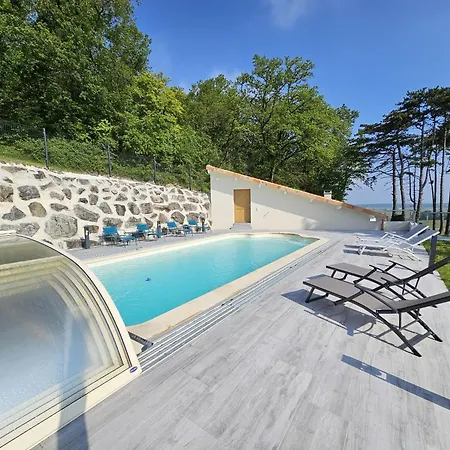 Le Des Pins Sur Les Vignes * Bonneuil (Charente)