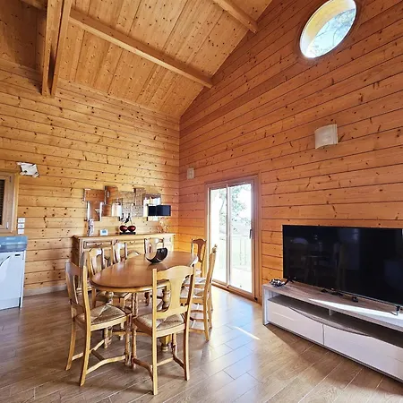 Le Des Pins Sur Les Vignes *