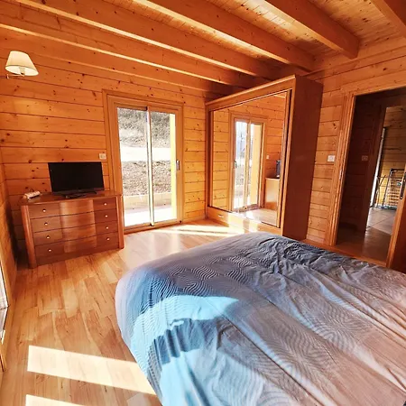 Le Des Pins Sur Les Vignes בקתה *