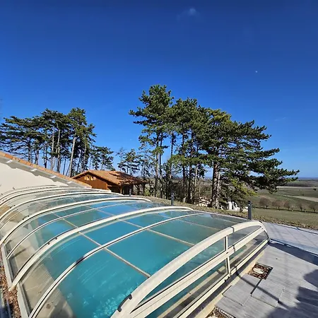 Le Des Pins Sur Les Vignes בקתה