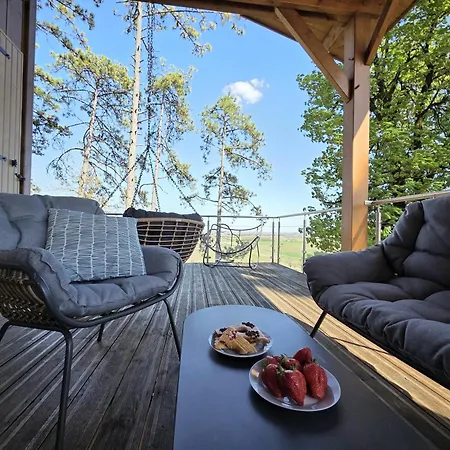 Le Des Pins Sur Les Vignes בקתה