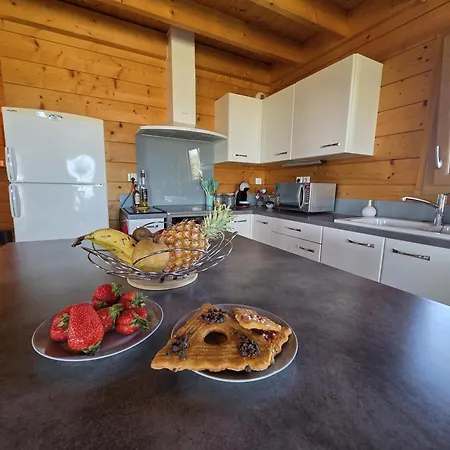 Le Des Pins Sur Les Vignes *