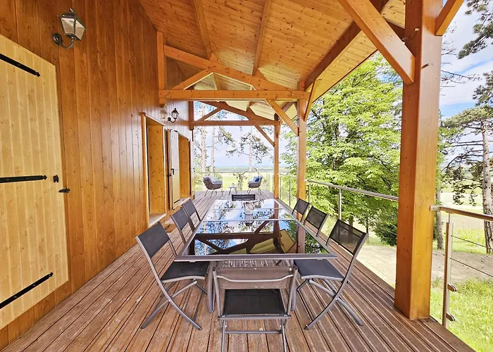 Le Des Pins Sur Les Vignes *