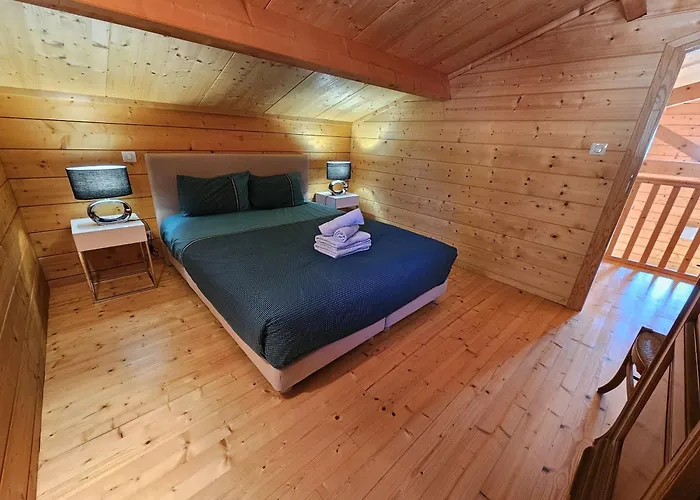 Le Des Pins Sur Les Vignes Bonneuil (Charente)