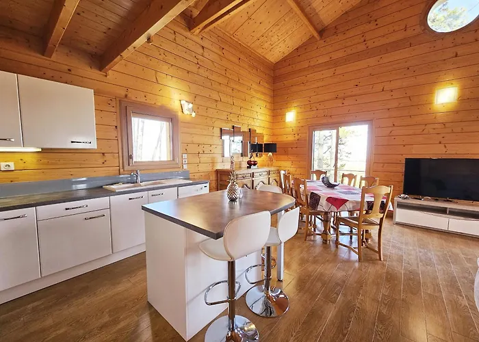 Le Des Pins Sur Les Vignes Bonneuil (Charente)